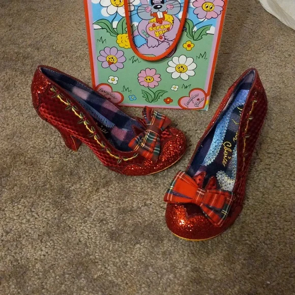 New WRAPPED UP PRETTY red glitter Embroidered Christmas Heels, Size 37, US 7 - Picture 5 of 12